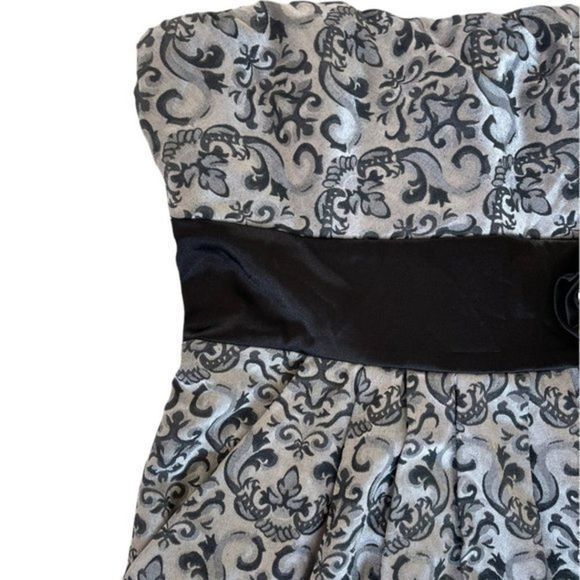 Speechless Strapless Dress w/pockets and waist detail - Picture 8 of 9